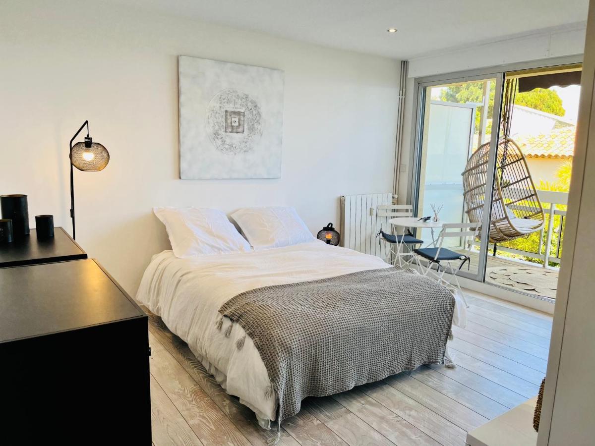 Charmant Studio Avec Terrasse Vue Mer A 50 M Sainte-Maxime Zewnętrze zdjęcie